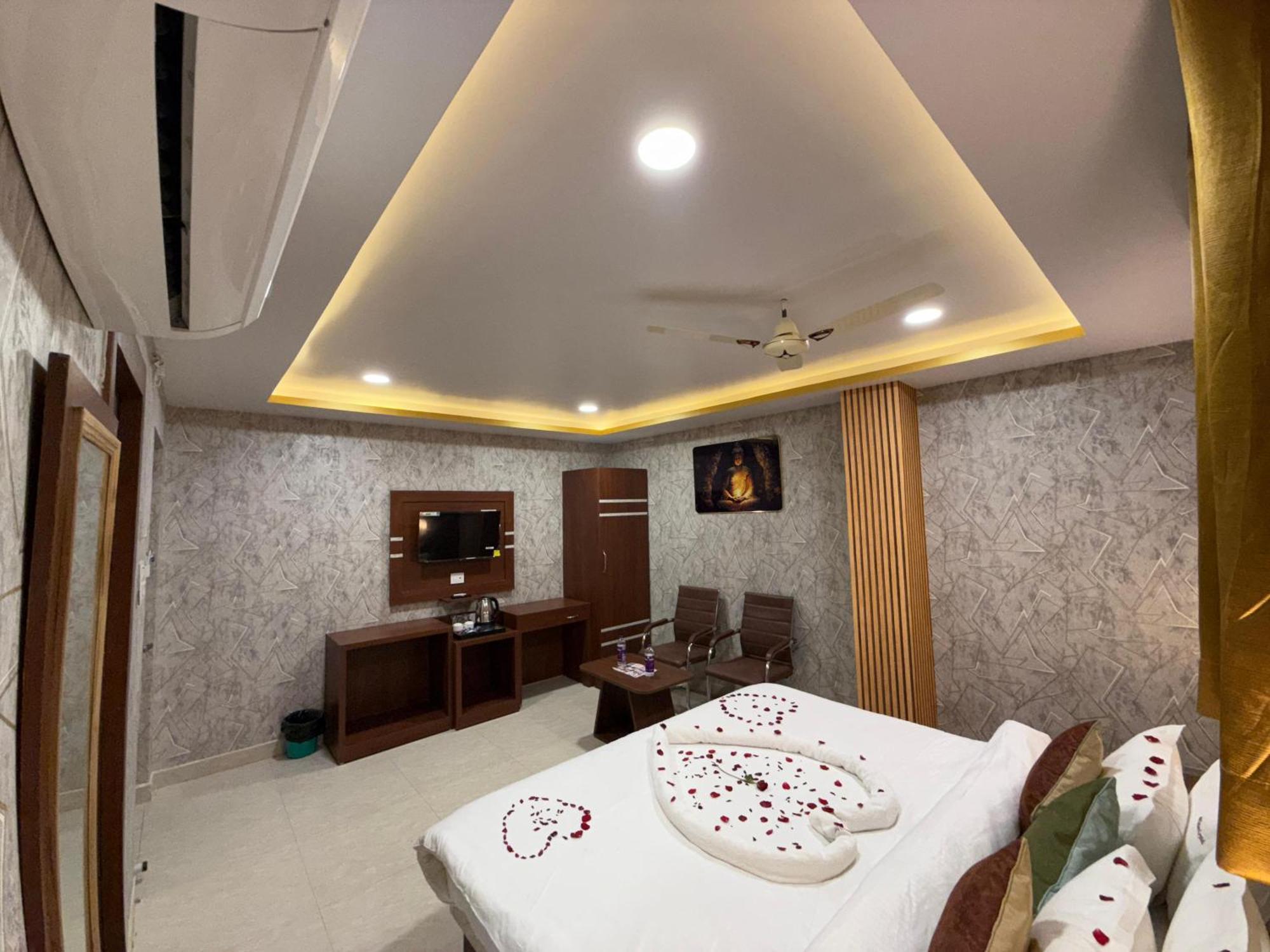 Hotel Golden Crystal Patna  Exterior photo